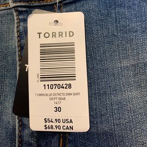 Torrid denim skirt size 30.